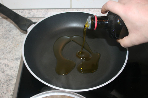 50 - Olivenöl erhitzen / Heat up olive oil