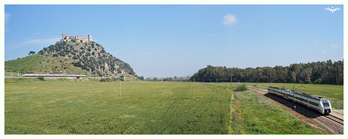 panoramica paisaje castillo medieval almodovardelrio cordoba camposdecultivo trigal naturaleza alta velocidad renfe lav sony a7 ave rio guadalquivir