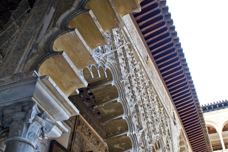 Details at the Courtyard of the Maidens in the Alcazar of Seville, Spain | packmeto.com