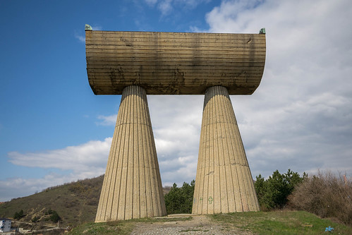 monument concrete kosovo miners mitrovica spomenik