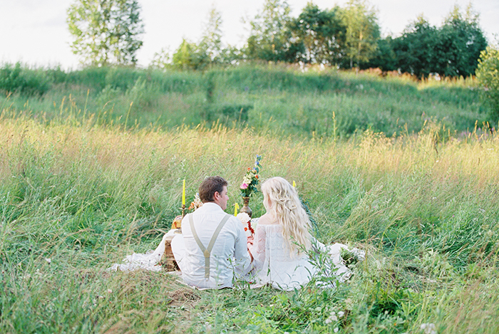 Bohemian wedding inspiration shoot in the countryside with a dose of vibrancy | photo by Igor Kovchegin | Fab Mood - UK wedding blog #bohemian