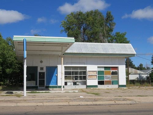 nebraska closed gasstation smalltown us30 lincolnhighway highplains chappell vintageservicestation