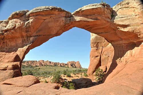 Broken Arch - James St. John (CC BY 2.0) - Arches National Park, Utah