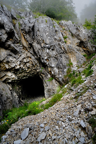 _DSC2617-Lr-alpi-apuane-apuanian-alps-abandoned-marble-quarries-discovery-thrill-cave-di-marmo-abbandonate-dismesse-disused.jpg