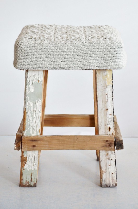 wood & wool stool [pale khaki]