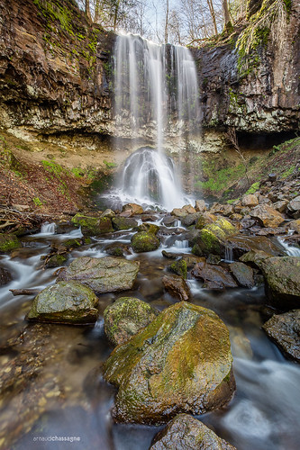 waterfall cascade auvergne sancy trador