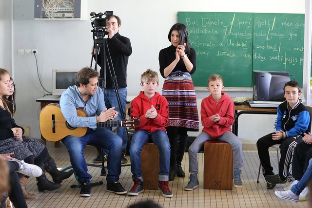 Laura Vital anime des ateliers de flamenco auprès des élèves de l’école de Morcenx