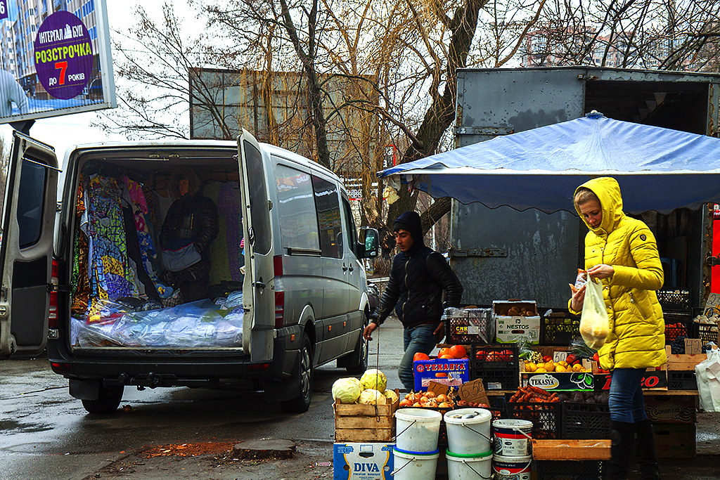 Clothing and vegetable sellers--Kiev