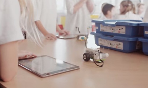 LEGO WeDo 2.0 Robotic Starter Kit for elem kids