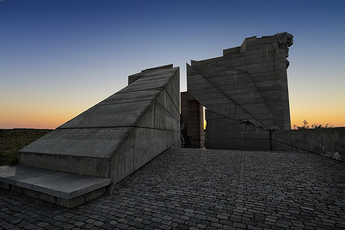 sunset sculpture monument concrete state dusk bulgaria empire years founders cubist 1300 bulgarian shumen българия шумен canon7d
