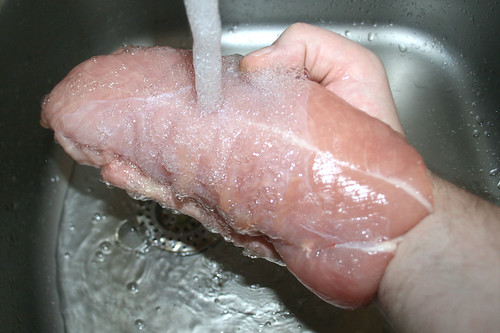 11 - Putenbrust waschen / Wash turkey breast