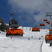 Oranžová čtyřsedačka Gipfelbahn se sjezdovkou, nejvyšší bod oblasti