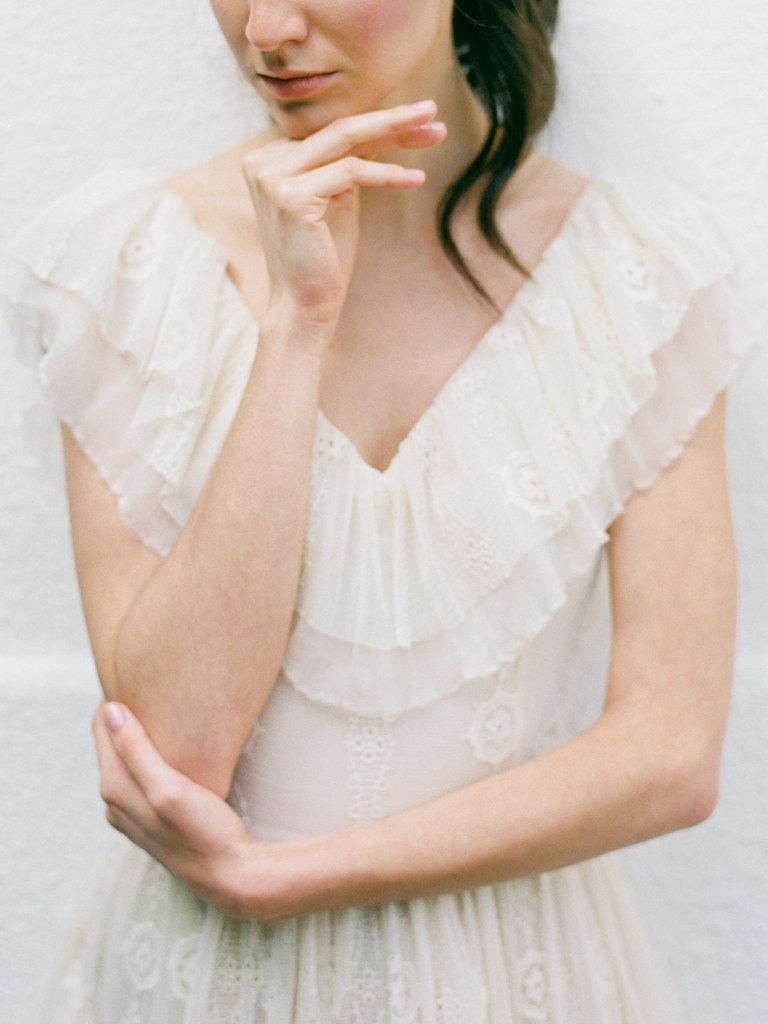 V neck wedding dress | photo by Elena Pavlova | Fab Mood - UK wedding blog #styledshoot 