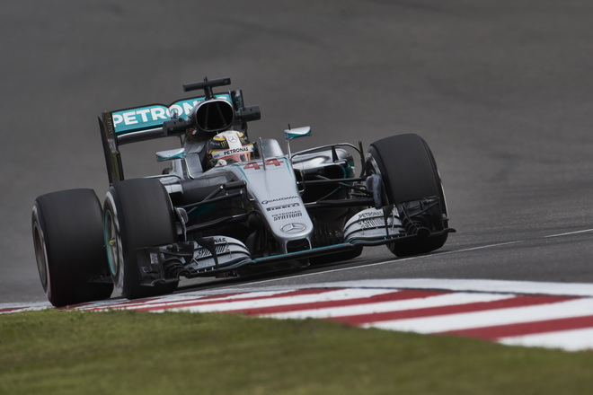 儘管Lewis Hamilton一開賽起跑位置不佳，但在正賽時仍展現奪勝的強烈企圖心，不斷與各家車手進行激烈攻防戰，最終以第7名成績坐收