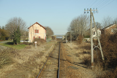 france building station track trains disused railways sncf lostlines lignedebourgesàmiécaze teilletargenty