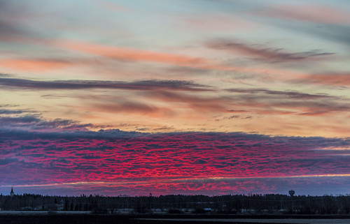 sky sunrise countryside early purple earlymorning redsky sunrays sunbeams skylovers skycapture nikonphotography