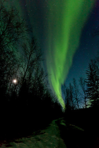 041216 - The Aurora over the road to the cabin