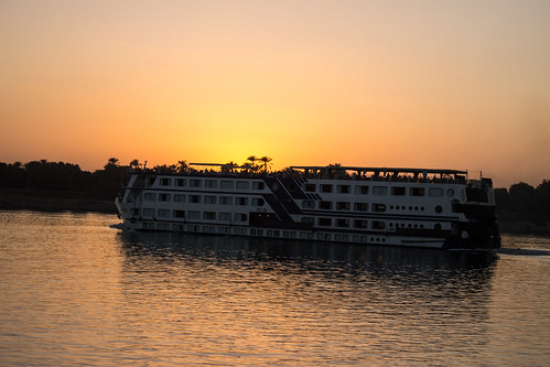sunset canon cruiseship aswan nileriver
