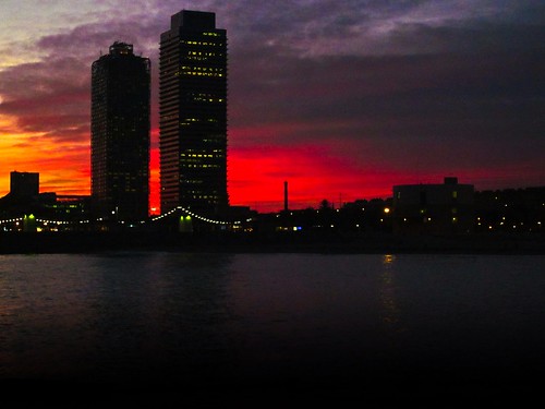 barcelona city light sunset red españa sun building luz sol beach skyline atardecer spain rojo edificio ciudad playa bonsailara1