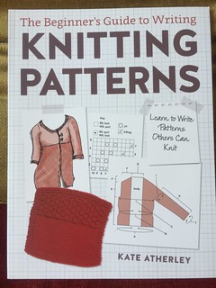 The Beginner's Guide to Writing Knitting Patterns by Kate Atherley:  9781632504340 | : Books