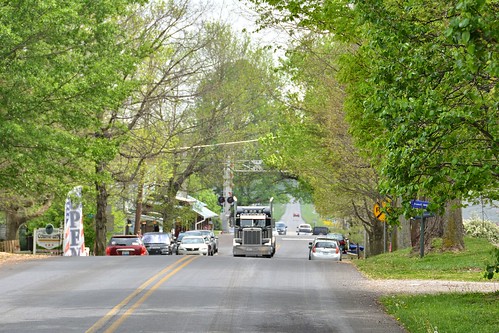 road street usa tree truck nikon glendale kentucky westbound emainstreet d7100 ky222