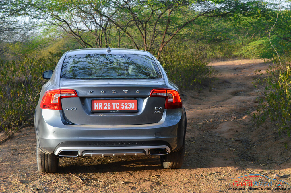 Volvo S60 Cross Country rear