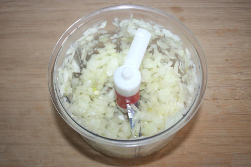 10 - Zwiebel würfeln / Dice onion