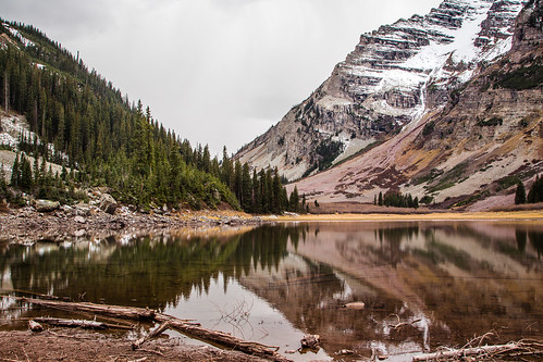 usa lake mountains reflection landscape colorado outdoor rocky alpine western mountainside aspen maroonbells