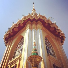 ปีน เหนื่อย ร้อน แต่คุ้ม ได้ไหว้พระพุทธบาทจำลอง วิวสวยด้วย - Stupa thaï au sommet 🙏 #thaistupa #templethai #prie #sattahip