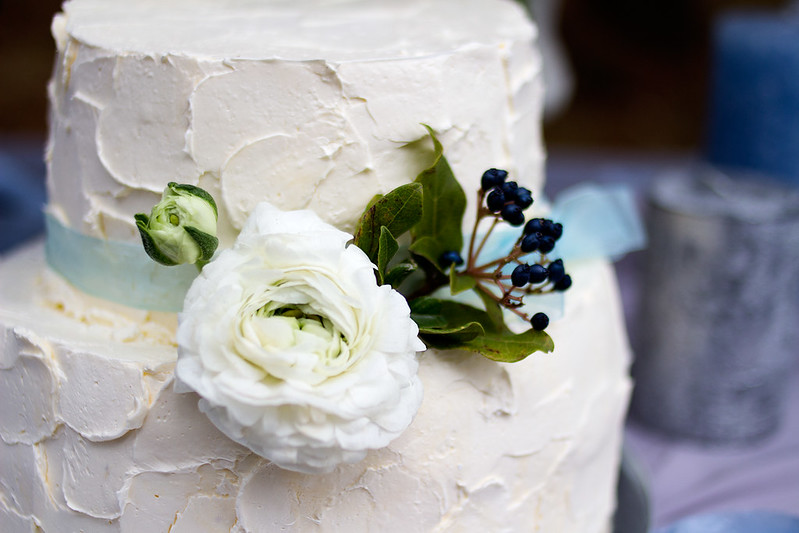 White wedding cake for winter wedding
