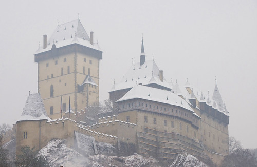 old winter snow castle beautiful fog ancient view prague pentax praha huge hrad burg k5 karlstein 18270 k5ii
