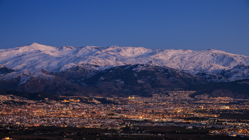 azul atardecer luces nieve nevada ciudad andalucia sierra cielo granada montaña sierranevada anochecer montañas