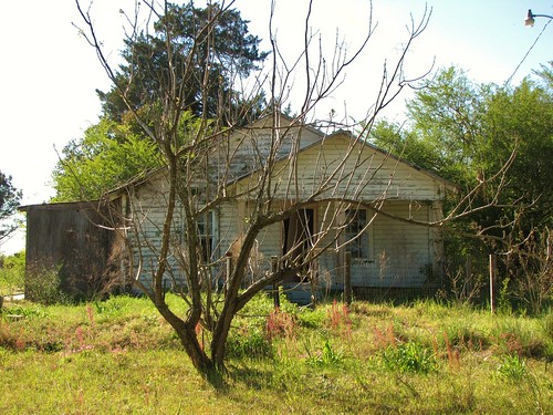 house abandoned empty stpauls northcarolina oldhouse forgotten shack fallingapart abandonedhome leftbehind sharecropper robesoncounty usroute301