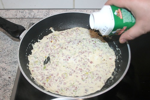 36 - Sauce bei Bedarf mit Milch verdünnen / Thin sauce with milk if necessary