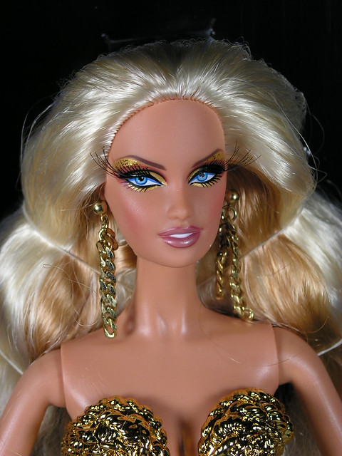 2012 Barbie The Blonds Blond Gold Barbie X8263 (1)