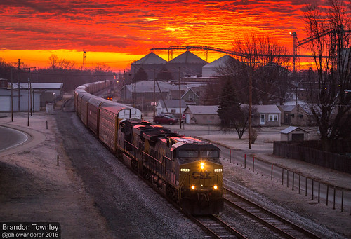 railroad ohio sunrise frost trains grainelevator smalltown fostoria csx irontriangle autoracks