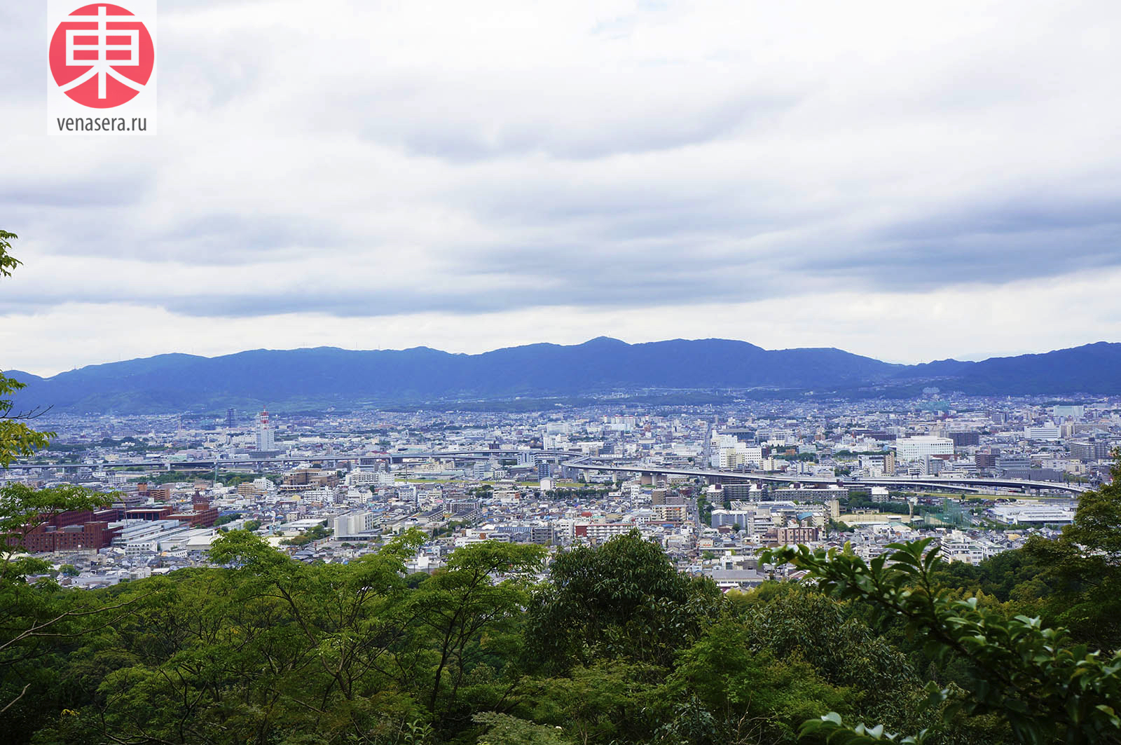 Фусими Инари. Вид с горы, Фусими Инари в Киото, 伏見稲荷, Киото, Kyoto, 京都, Япония, Japan, 日本.