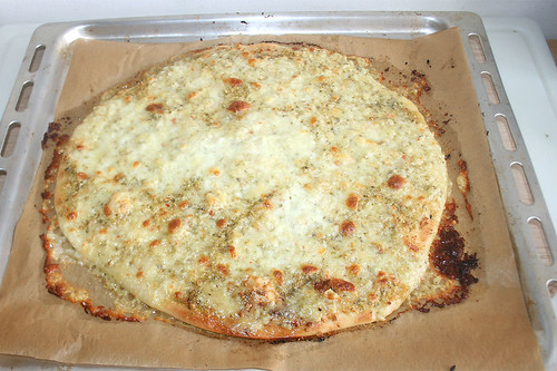 31 - Garlic Pizza - Finished baking / Knoblauchpizza - Fertig gebacken