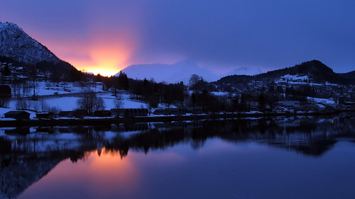 norway serene scandinavia februar solnedgang afterglow sunnmøre fjorden kyst noreg seahouses ørsta naust nøste vinterfarger etterglød