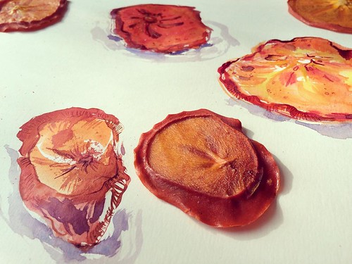 And some persimmons are crispy-dry - but both very very tasty! #persimmons #driedfruit #sketchbook #watercolor #crispy