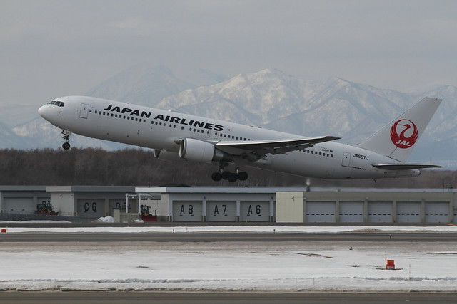 Japan Airlines JA657J