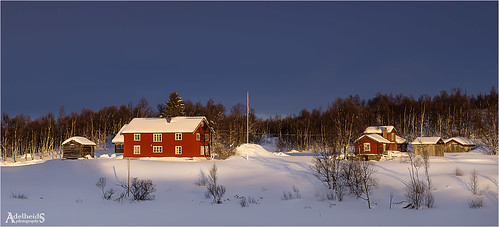 winter light sunset red sunlight snow norway norge cottage norwegen noruega røros cottages noorwegen adelheidspictures adelheidsmitt adelheidsphotography