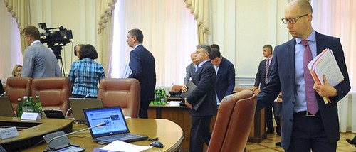 Яценюк пообіцяв міністрам «захистити кожного»