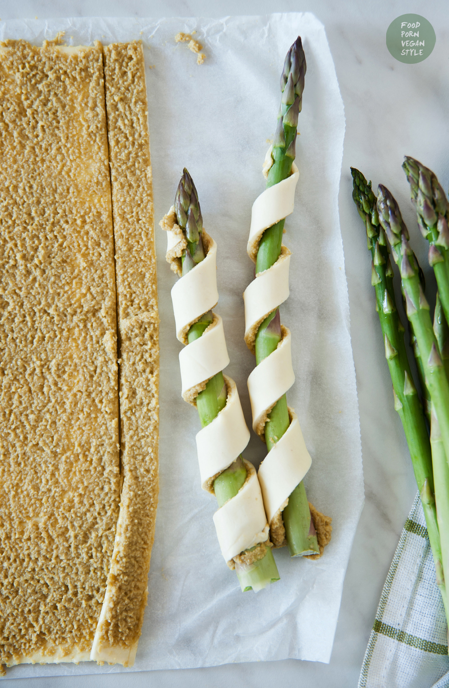 Crunchy asparagus sticks with simple tapenade