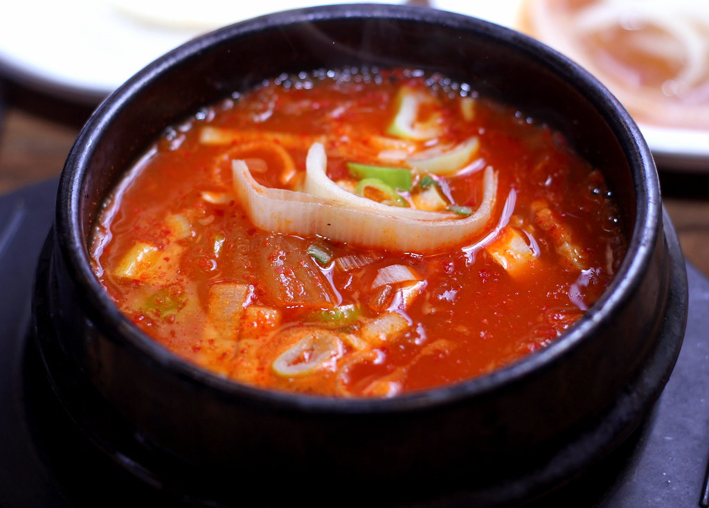新加坡韩国烧烤:suulae泡菜汤