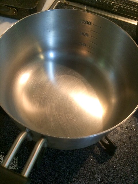 鍋を温めます
