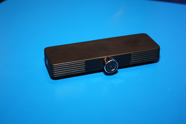 Intel ajoute une caméra RealSense dans une clé HDMI sous Core M