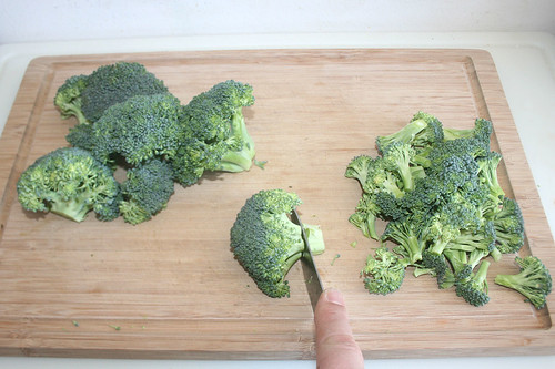 12 - Broccoli zerkleinern / Cut broccoli