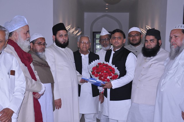 Delegation of Muslim clerics meets Akhilesh Yadav, submits demands for minority welfare