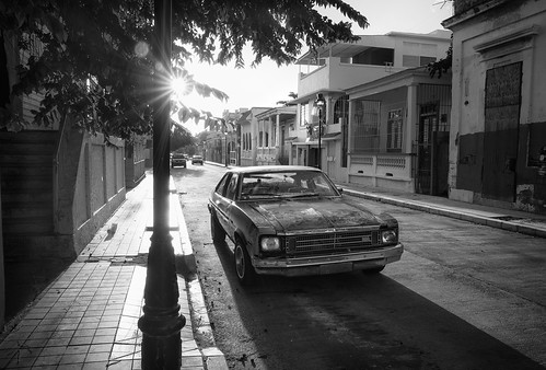 street sunset car evening puertorico caribbean gr oldcar ponce ricoh sunstar